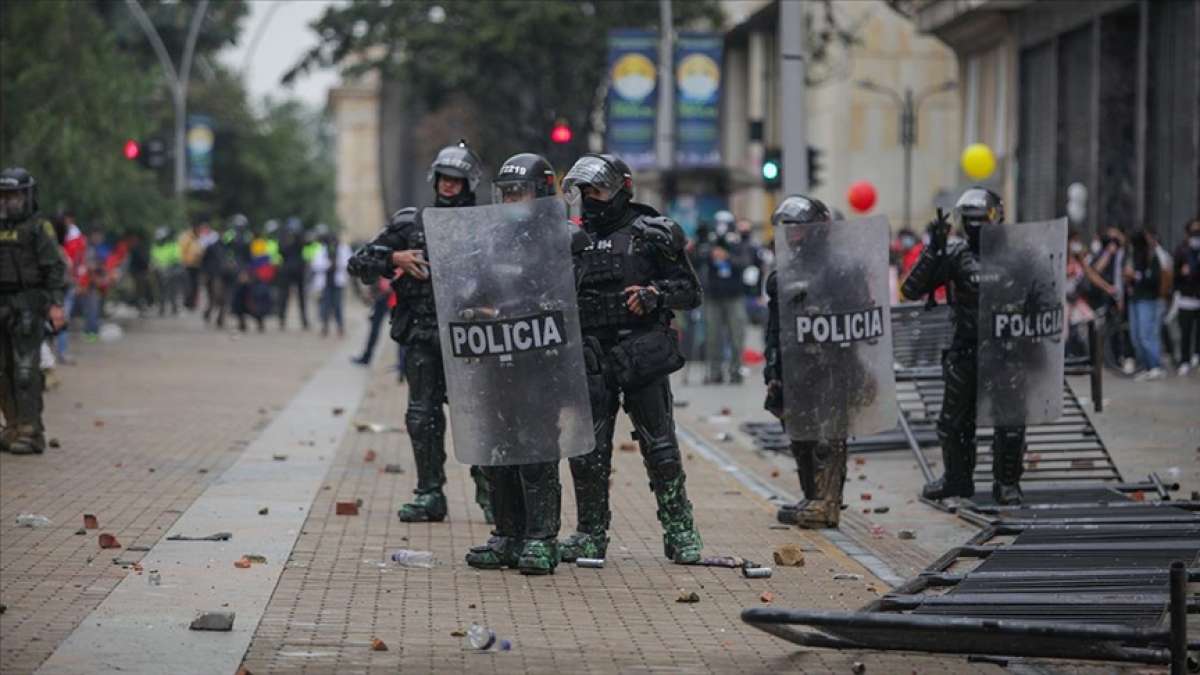 Kolombiya'da binlerce kişi hükümet karşıtı protestolar düzenledi