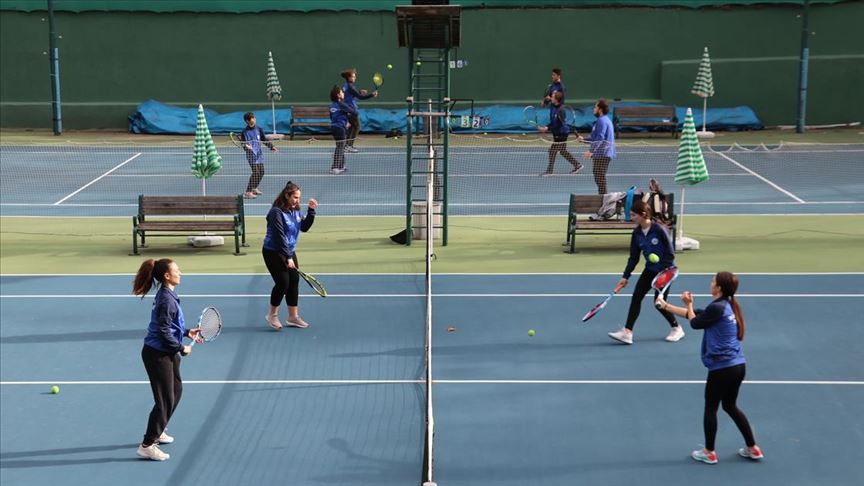 ’Kömür kent’in köklü tenis kulübü, geleceğin başarılı sporcularını yetiştiriyor