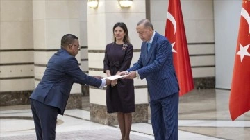 Kongo Cumhuriyeti'nin Ankara Büyükelçisi Ondele, Cumhurbaşkanı Erdoğan'a güven mektubu sun