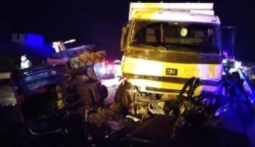 Kontrolden çıkan kamyon dehşet saçtı: 3 ölü, 3 yaralı