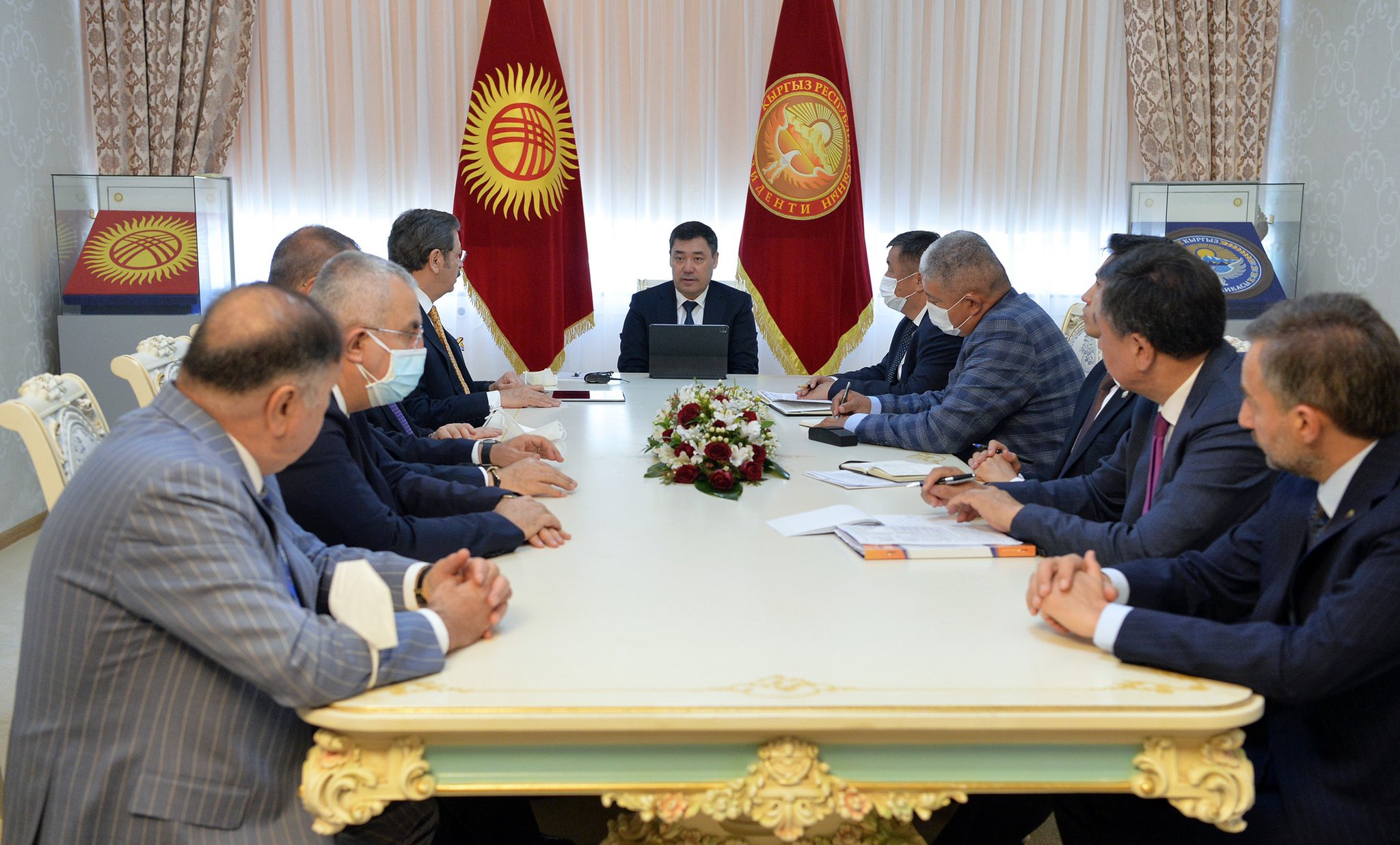Konukoğlu Kırgızistan Cumhurbaşkanı ile görüştü