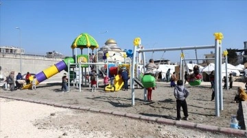 Konya Büyükşehir Belediyesi Hatay'da depremzede çocuklar için oyun alanı kurdu