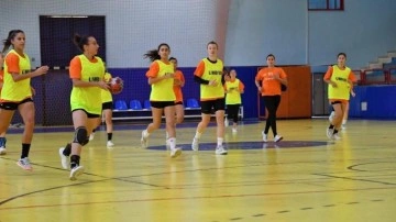Konyaaltı Belediyespor, Hentbol Kadınlar Süper Ligi’nde 2’de...