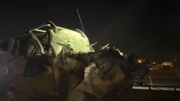 Konya'da feci kaza! Kamyonet seyir halindeki TIR'a çarptı: 3 ölü