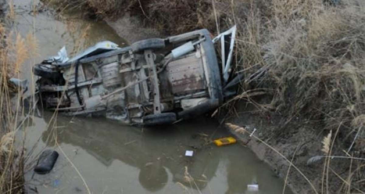Konya'da hafif ticari araç kanala uçtu: 1 ölü, 1 yaralı