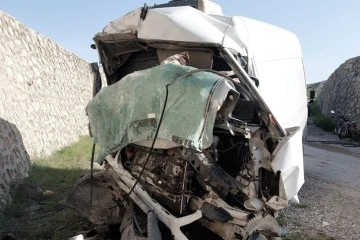 Konya’da minibüs alt geçide düştü: 1 ölü, 1 yaralı