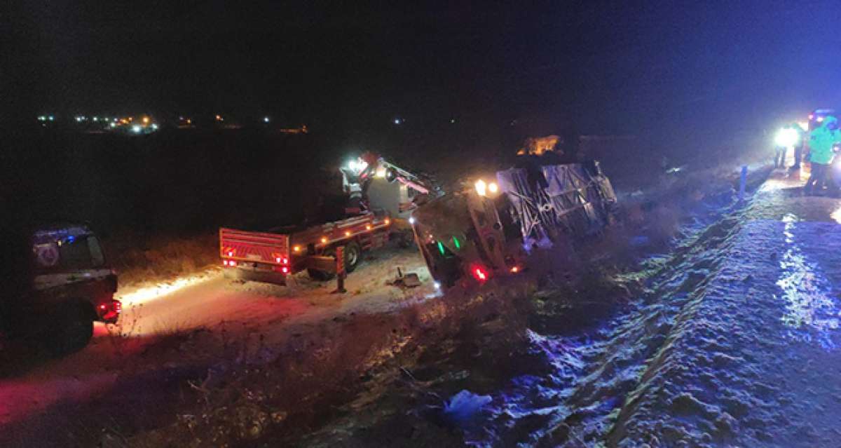 Konya'da otobüs, otomobil ve tır karıştığı zincirleme kaza: 5 ölü, 35 yaralı