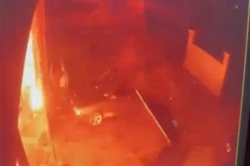 Konya’da patlayan LPG tankının iş yeri kapısını yerinden söktüğü anlar kameraya yansıdı