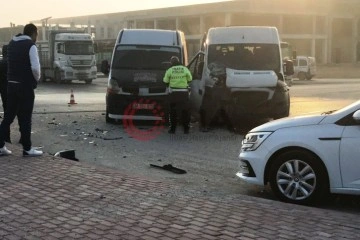 Konya'da servis minibüsleri ve otomobil çarpıştı: 14 yaralı