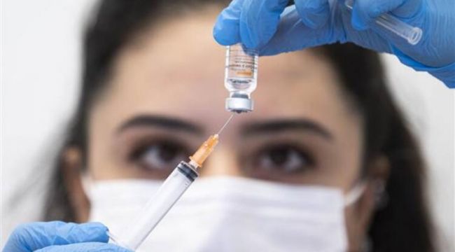 Koronavirüs aşısı yaptıran sağlık çalışanı sayısı 700 bini geçti