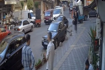 Koşarak yola fırlayan çocuğa hafif ticari araç çarptı