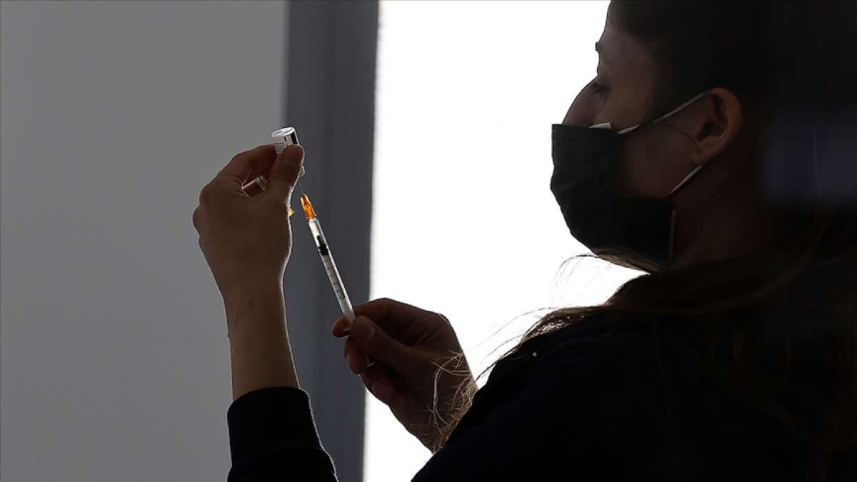 Kovid-19'la mücadele kapsamında uygulanan aşı miktarı 28 milyon 761 bin 447 oldu