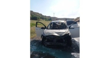 Kozluk’ta seyir halindeki araç küle döndü