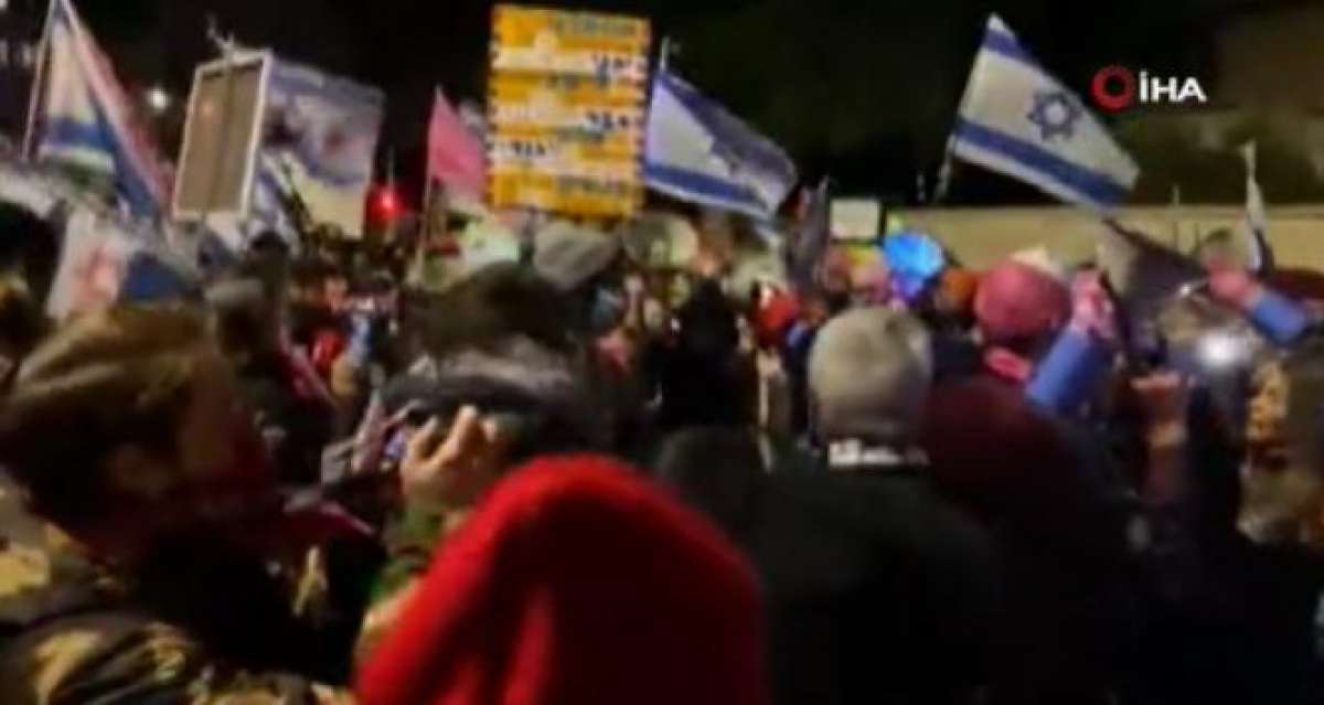 Kudüs'te Netanyahu karşıtı protestolar yeniden başladı