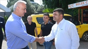 Kültür ve Turizm Bakanı Ersoy, Antalya'da taksici esnafıyla bayramlaştı