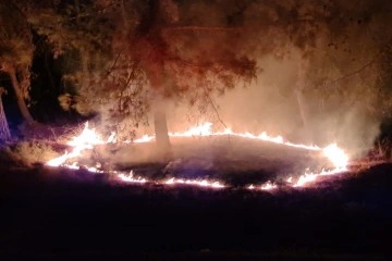 Kumluca'da 3 ayrı yerde eş zamanlı çıkan yangın söndürüldü