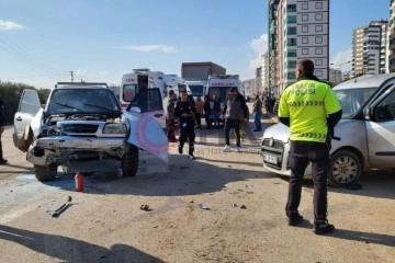Kumluca'da trafik kazası: 3 yaralı
