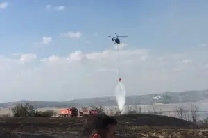 Kundaklanan ağa&ccedil;lık alana 3 helikopter birden m&uuml;dahale etti