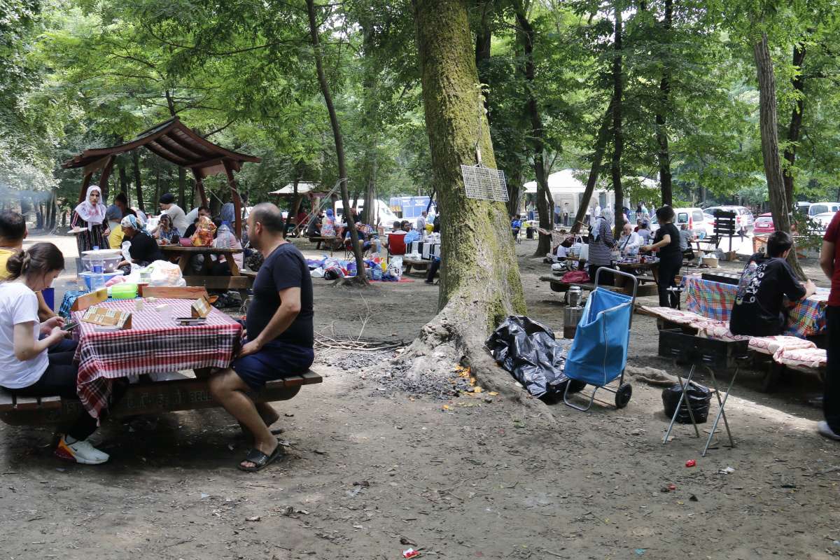 Kurban Bayramı'nın ikinci gününde vatandaşlar Belgrad Ormanı akın etti