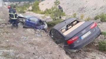 Kütahya'da iki otomobilin çarpıştığı trafik kazasında 3 kişi yaralandı