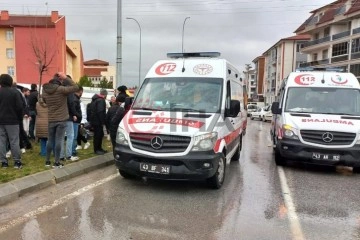 K&uuml;tahya'da iş&ccedil;i servisi ile m&uuml;nib&uuml;s &ccedil;arpıştı: 7 yaralı