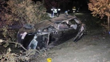 Kütahya'da minibüs devrildi: 2 ölü, 3 yaralı