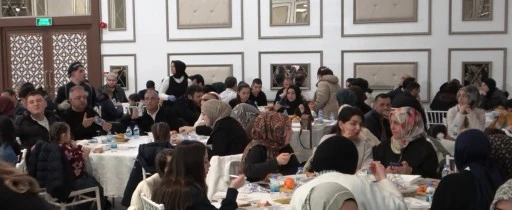 Kutsal topraklardan d&ouml;nen 175 &ouml;ğrenci i&ccedil;in yemek programı d&uuml;zenlendi