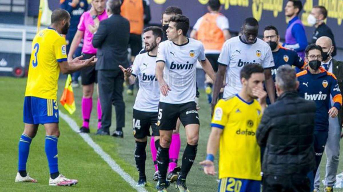 La Liga'da Cadiz-Valencia maçına ırkçılık skandalı damga vurdu