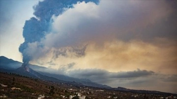 La Palma Adası'nda volkandan çıkan lavlar 33 günde 2 bin 185 binayı kül etti