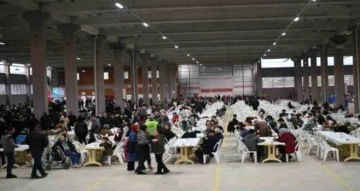 Lapseki Belediyesi 4 bin kişilik iftar verdi