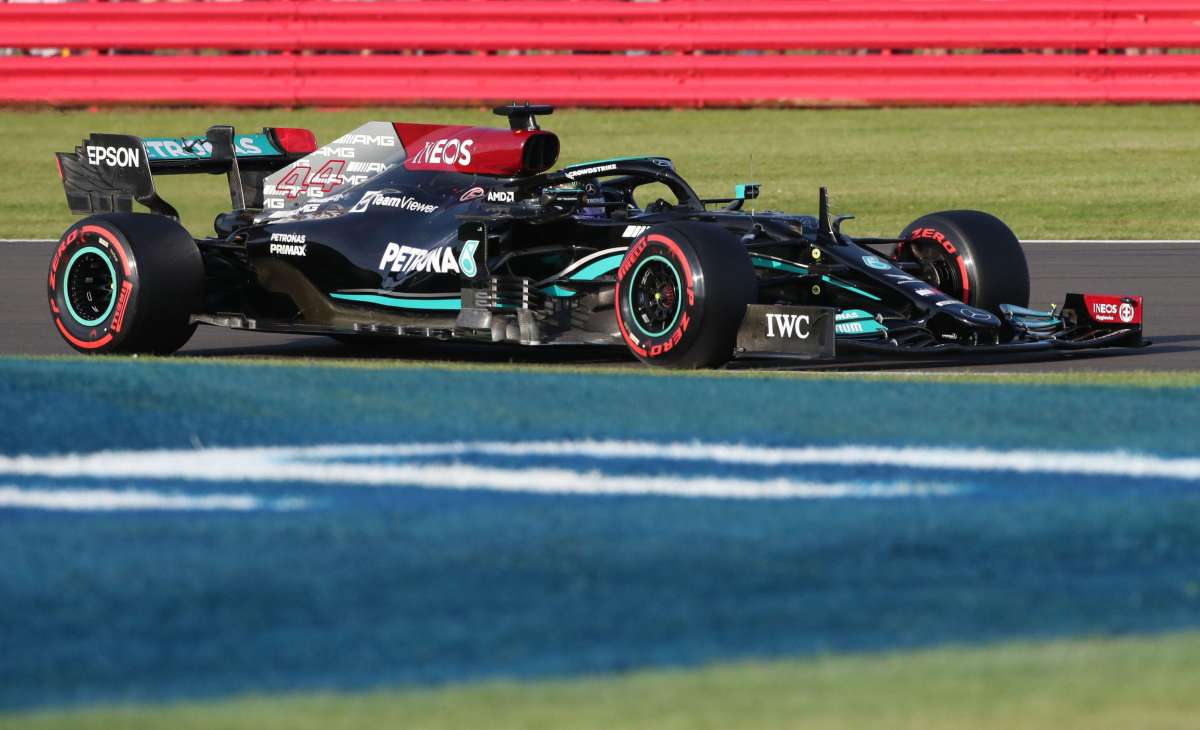 Lewis Hamilton, Büyük Britanya Grand Prix'sine ilk sırada başlayacak