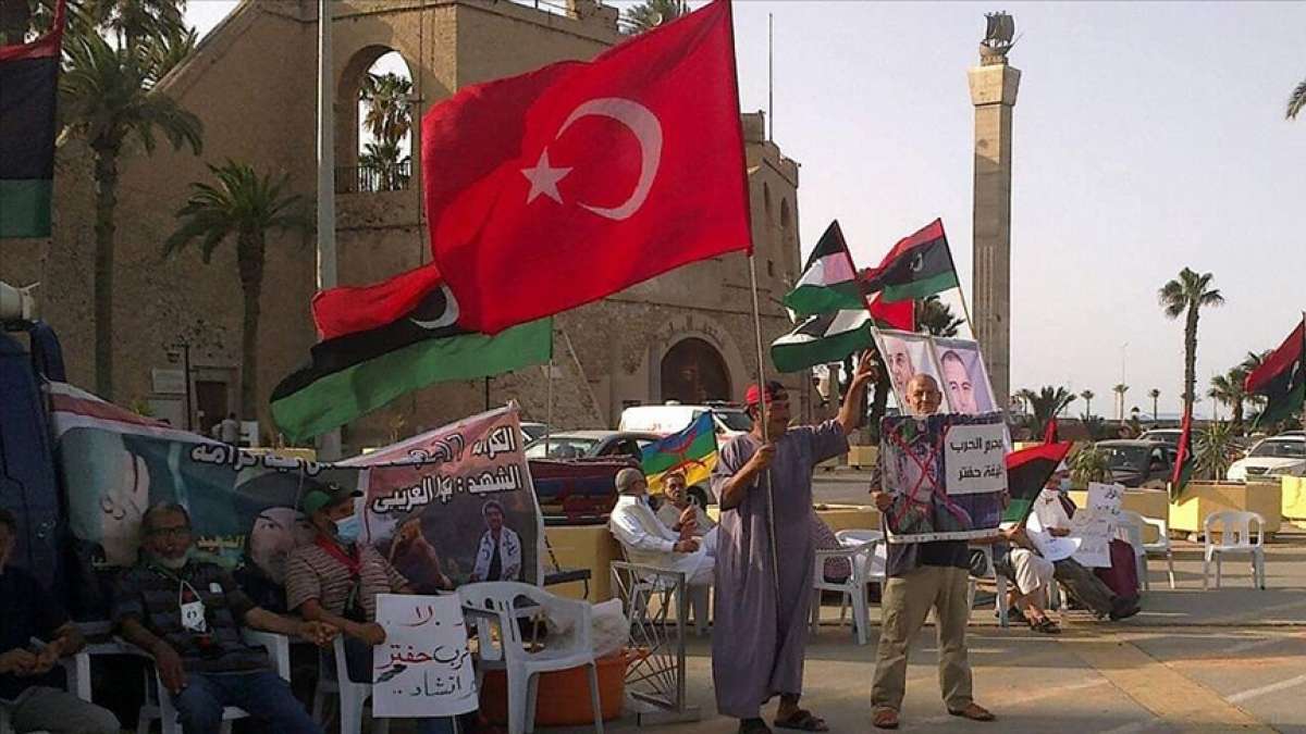 Libya'da Türk bayraklı dayanışma gösterisi düzenlendi
