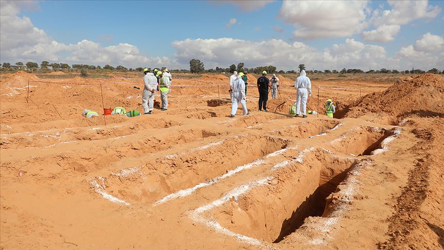 Libya’nın Terhune kentinde yeni bir toplu mezara ulaşıldı