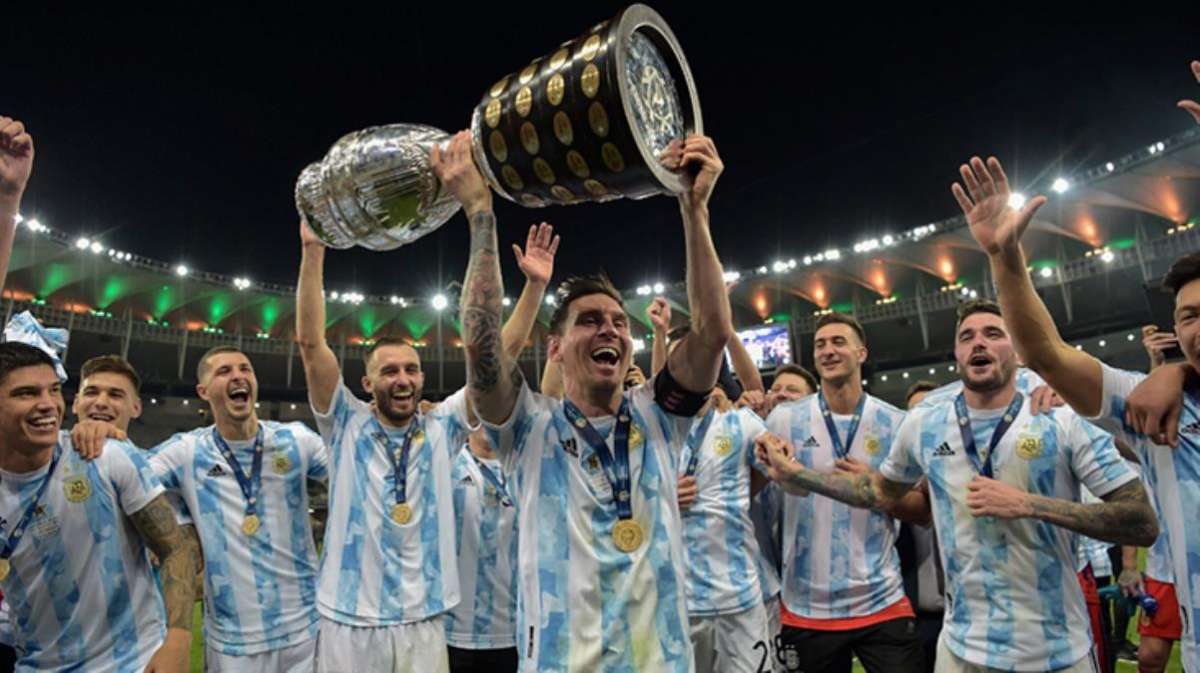 Lionel Messi'nin kupalı paylaşımı rekor beğeni alarak tarihe geçti