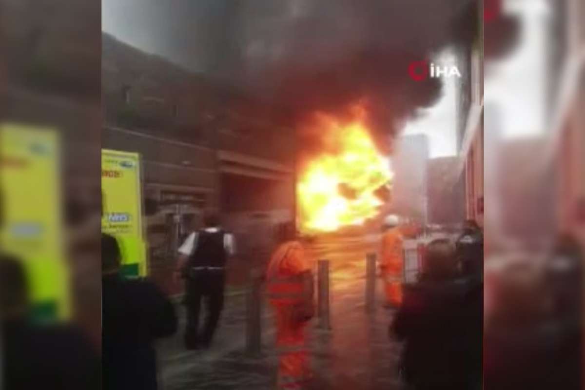 Londra'da tren istasyonunda korkutan yangın