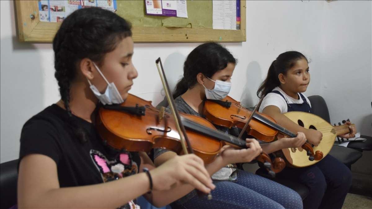 Lübnan'da 73 yıldır mülteci hayatı yaşayan Filistinliler, kimliklerini müzikle korumaya çalışıy