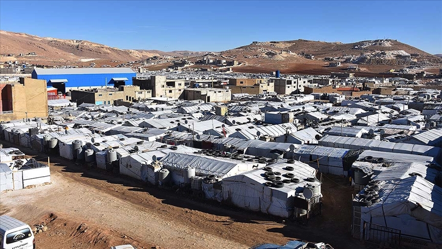 Lübnan'da Suriyeli mültecilerin çadır kampı ateşe verildi