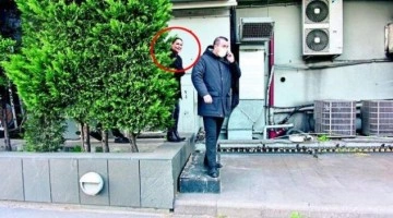 Lüks bir mekanda yemek yiyen Hülya Avşar, görüntülenmemek için arka kapıdan kaçmaya çalıştı