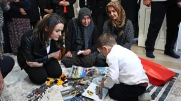 Macaristan Cumhurbaşkanı Novak, Adana'da 5 yaşındaki depremzede çocuğu ziyaret etti