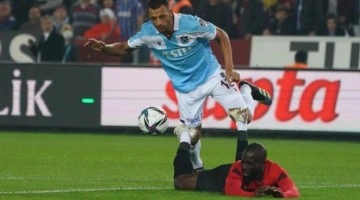 Maçın başında olay çıktı! Penaltısı verilmeyen Gaziantep FK, çıldırdı