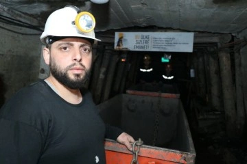 Madenciler teşekkür mektubunu 'onur madalyası' diye kömür ocağının girişine astı