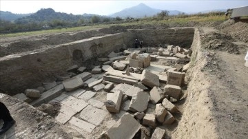 Magnesia Antik Kenti'ndeki 'Zeus Tapınağı' ortaya çıkarılıyor