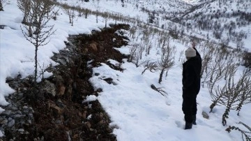 Malatya Doğanşehir'in kırsalında deprem nedeniyle yarıklar oluştu