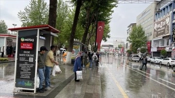 Malatya ve Kayseri'de dolu ile karışık yağmur etkili oldu