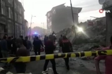 Malatya’da 3 katlı ağır hasarlı bina çöktü: 1 kişi öldü