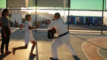 Malatya'da depremzede çocuklara karate eğitimi veriliyor