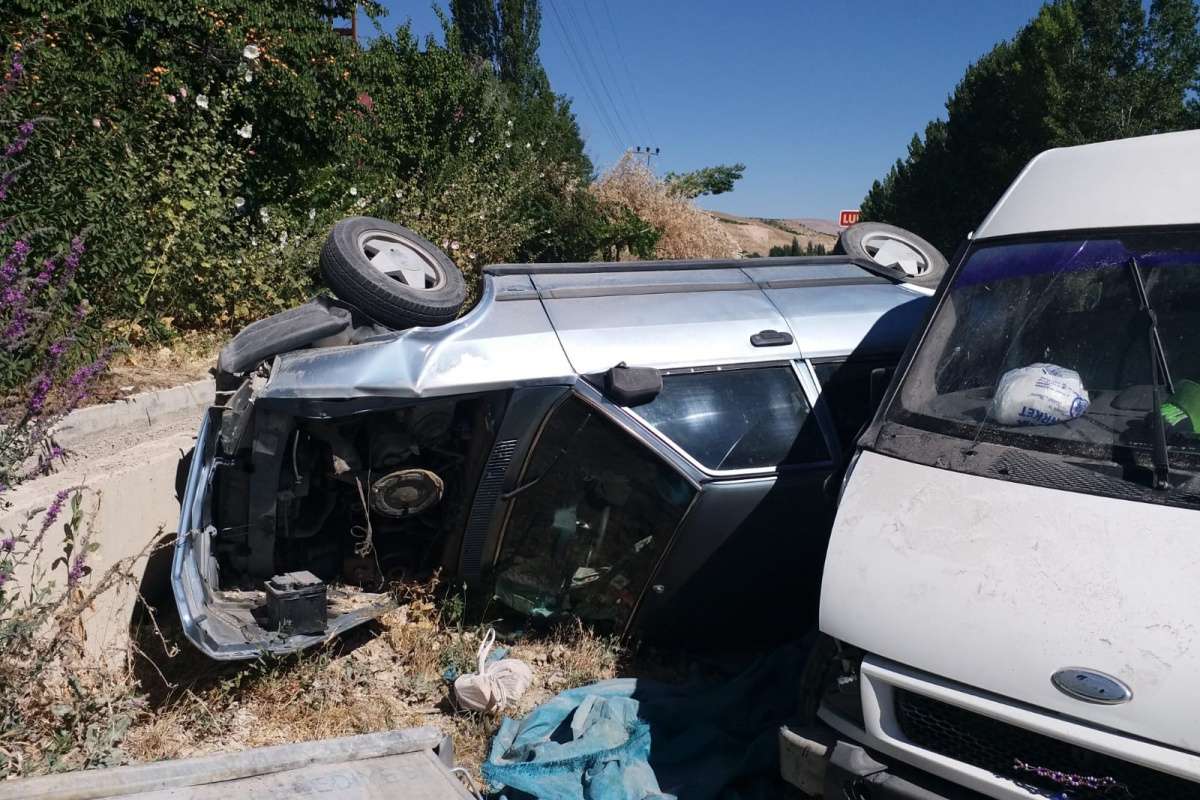 Malatya'da iki araç çarpıştı: 12 yaralı