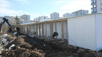 Malatya'da iş insanları ve Bursa Yıldırım Belediyesi konteyner kentler kuruyor