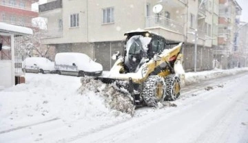 Malatya'da karda mahsur kalan hastaya iş makinasıyla ulaşıldı
