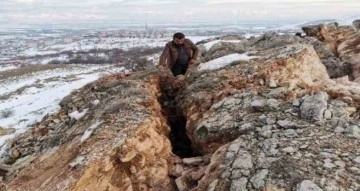 Malatya’da korkunç manzara: Deprem dağı ikiye böldü